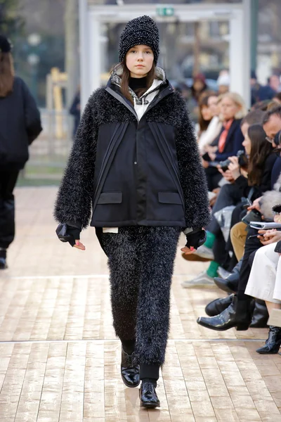 Look 48